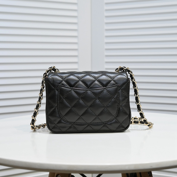 シャネルバッグ側面デザイン